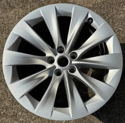 Llanta delantera/trasera Tesla Model X 2016-2021 plateada 20x9,5" OEM 102724400B Foto 1 de 4