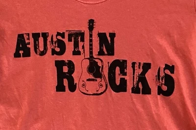 Camiseta Austin Rocks Music Boutique Shop marca camiseta feminina média - Imagem 1 de 2