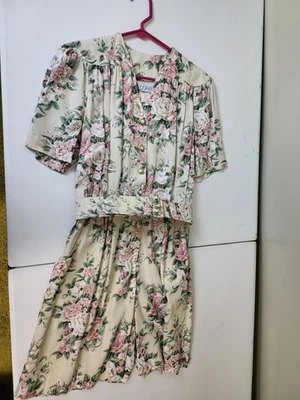 Джемпер Детский комбинезон размер 10 бежевый цветочный SL Petites подпоясанный юбка шорты - Изображение 1 из 4