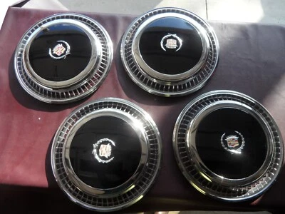 1974 年原装凯迪拉克 Eldorado 轮毂盖套装 (4) 黑色修复 - 完好 — 第 1/4 张图片