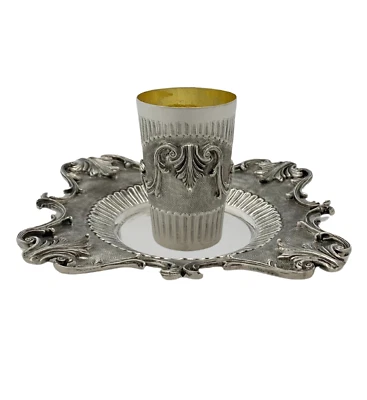 PLATA ESTERLINA 925 HECHA A MANO APLIQUE DE HOJAS ORNAMENTADO MATE BRILLANTE CUADRADO TAZA Y BANDEJA Foto 1 de 4