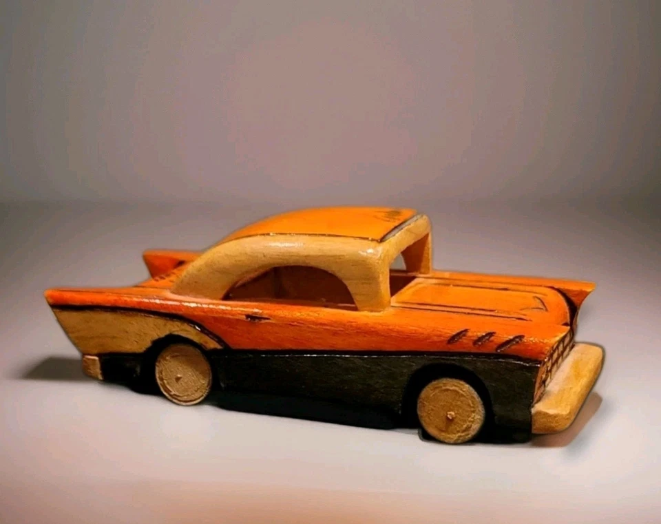 Chevy retro de madera tallada a mano 1957 (firmado por el artista cubano Luis Gustavo) Foto 1 de 4