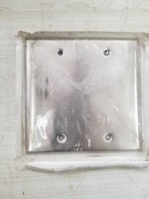 Cubierta en blanco de acero inoxidable Leviton de 2 bandas Foto 1 de 2