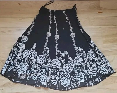 Saia Lola P Petite Floral Preta e Branca Pequena - Imagem 1 de 4