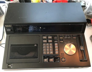 TECHNICS SL-P1200 CD PLAYER (BEING SOLD FOR PARTS ONLY) - Picture 1 of 3