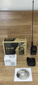 Yaesu VX-5R Triple Band FM Hand-Held Transceiver And Accessories Inc 3 Lion Bats - Zdjęcie 1 z 9