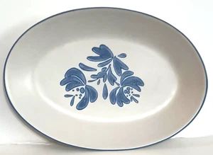 Plato para servir ovalado Yorktowne 14" de Pfaltzgraff ~ flor azul de colección #16 gres - Imagen 1 de 4