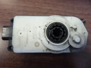 BMW G20 G21 G26 G30 3 4 5 Series Air Duct Actuator 9881645 - Picture 1 of 3