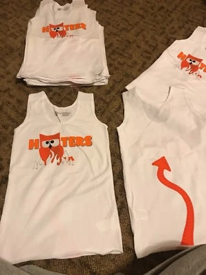 Camiseta sin mangas Hooters Uniform XX tema pequeño diablo Foto 1 de 4