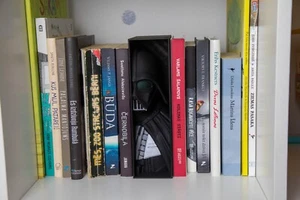 Hand-Painted Darth Vader Bookend, Star Wars Gift, Sci-Fi Decor Book Nook - Picture 1 of 10