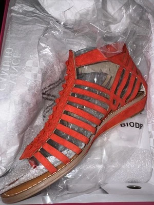 vince camuto shoes 6M red suede sandals new VC-Seanna, Juicy With Box - Image 1 of 4