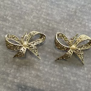 Vintage Sewing Embellishment Metal Bows with Pearl Accents Set of 2 Ornate - Picture 1 of 12