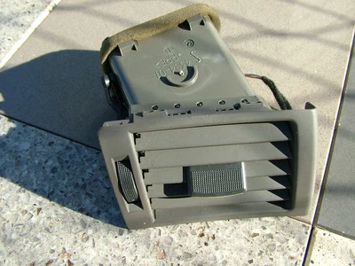 AUDI A4 S4 AVANT QUATTRO 2002-2008 LADO DEL PASAJERO (DERECHA) MOLDURA DE VENTILACIÓN DE AIRE GRIS Foto 1 de 4