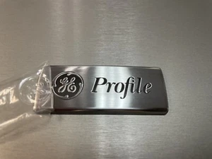 GE Profil Typenschild Abzeichen, mit Schaumstoffunterstützung und selbstklebend auf der Rückseite, Original-Zubehör-Hersteller Neu - Bild 1 von 3