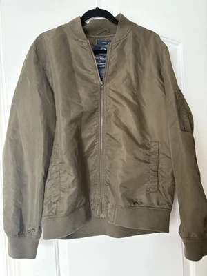 Jaqueta bombardeiro masculina American Rag verde oliva náilon tamanho G - Imagem 1 de 3