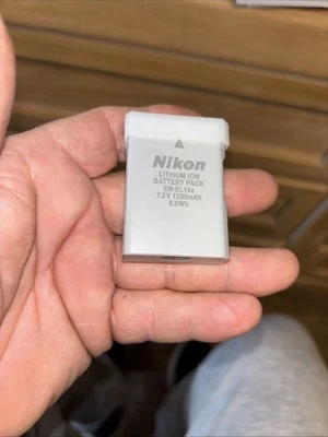 Batería recargable de iones de litio Nikon 27126 EN-EL 14A Foto 1 de 4