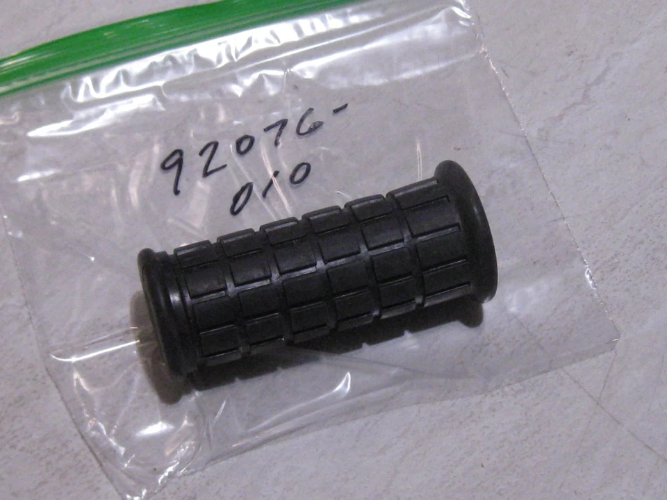 KAWASAKI W2TT/W2SS/W1SS/W1/H1R/A7SS/A7/A1SS/A1/F3 НОЖНОЙ УПОР РЕЗИНОВЫЙ НОВЫЙ ИЗ СТАРЫХ ЗАПАСОВ! - Изображение 1 из 1