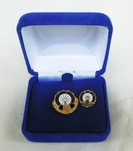 Pin de 35 y 50 años de la Hermandad Internacional de Trabajadores Eléctricos con estuche - Imagen 1 de 1