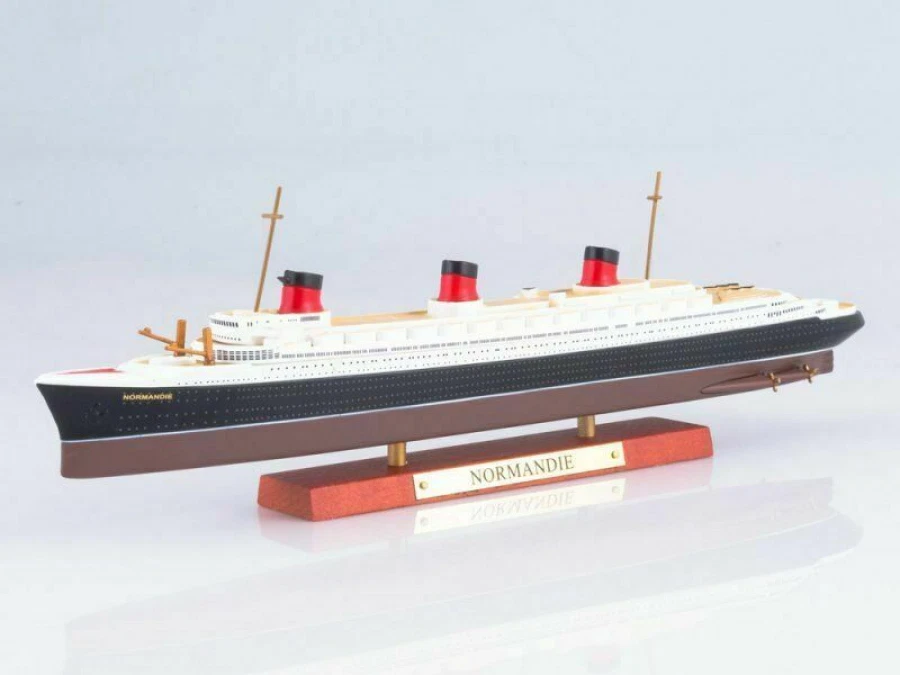 ATLAS 1:1250 Normandie Cruise Ship Model Alloy Boat Replica Display Collection - Image 1 of 4