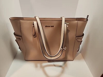 Bolso de Hombro Michael Kors 19" X 11" Rosa Suave Nuevo Bolso Voyager Foto 1 de 4