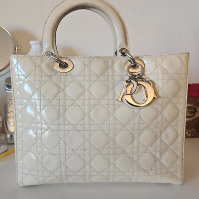 Bolso grande esmaltado Christian Dior Lady Dior de finales de los 90 - crema/marfil Foto 1 de 4