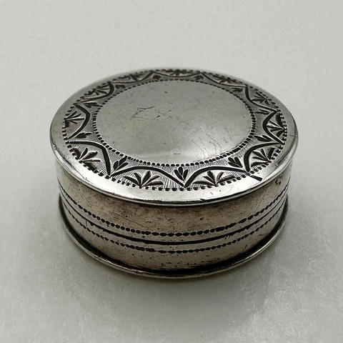 ROUND PATCH BOX STERLING SILVER GEORGE III Birmingham 1802 I T Cover