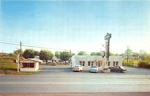 Morristown TN Colonial Motel & Restaurant Old Cars Postcard - Picture 1 of 2