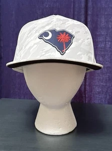 Sombrero de golf Bills Elite Series de marca con parche de goma icónico SC gris/blanco camuflaje - Imagen 1 de 6