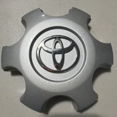 2005-2015 Toyota Tacoma OEM Center Cap 69461 42603-AD060 - Image 1 of 4