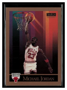 1990 SkyBox #41 Michael Jordan - Picture 1 of 2
