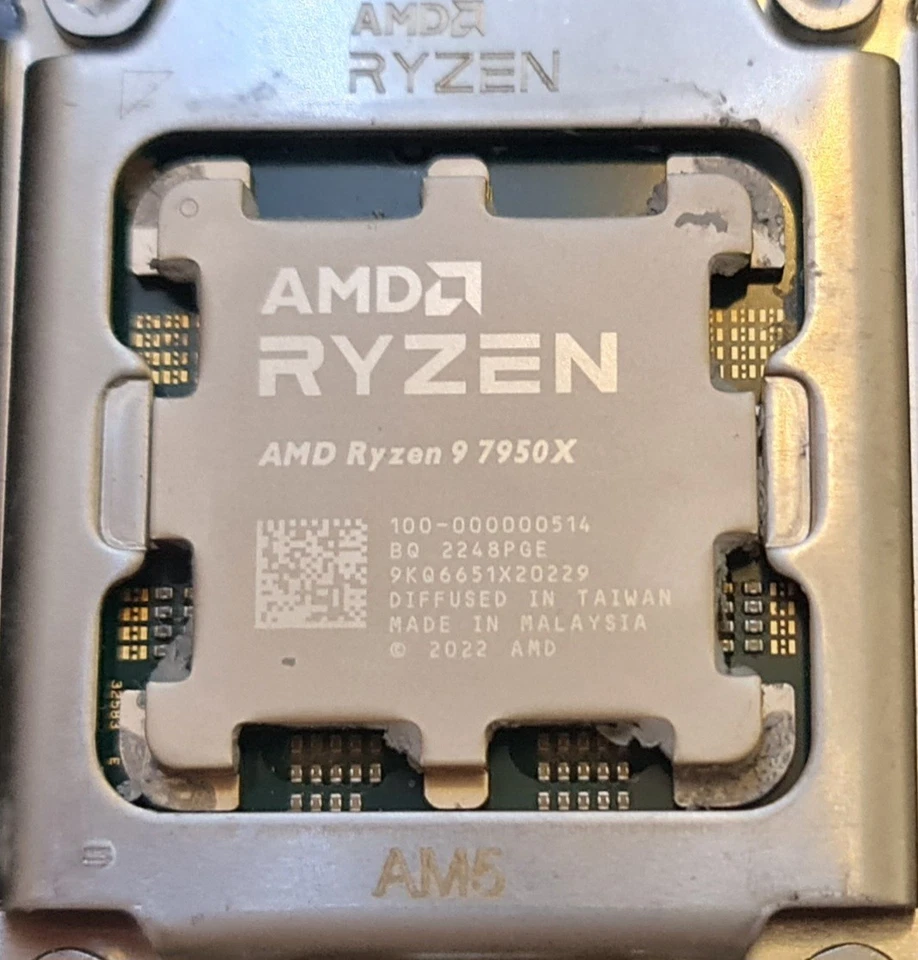 AMD Ryzen 9 7950x Processore (5,7 GHz, 16 Cuori, LGA 1718/Socket AM5) Box -... - Immagine 1 di 1