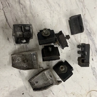 1999 - 2001 YAMAHA MOUNTAIN MAX 700 Snowmobile MM 700 motor Mounts Good Foto 1 de 2