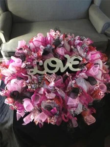 VALENTINE'S DAY HANDMADE DOOR WREATH DECORATION PINK BLACK WHITE LITES UP 26" - Picture 1 of 12