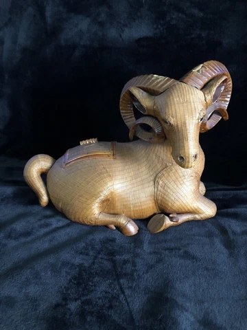 VERY RARE ANTIQUE RATAN Handmade Chinese Wicker Ram Basket with hiding spot! Cover
