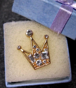 Vtg Estate Jewelry ~ Goldtone Rhinestone CROWN Lapel Pin  - Picture 1 of 6