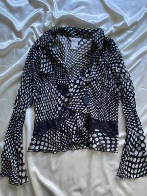 Blusa transparente de encaje a lunares blanca negra de colección de los años 90 con volantes caprichosos de hadas M Foto 1 de 4