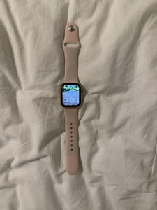 Apple Watch SE 40mm Aluminum Case - GPS/verizon  - 32GB - Good - Photo 1 sur 3