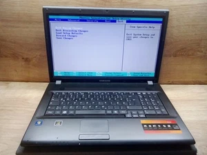Samsung SE20 / Intel Pentium / 2GB RAM / 320GB HDD / 17,3 Zoll - Foto 1 di 14