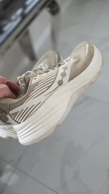 Zapatos para correr Saucony Mans 11 UK 46.5 Hurricane 24 - arena/blanco Foto 1 de 4