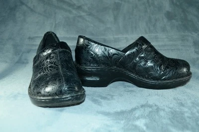 Tacones de cuña para mujer Thom McAn negros en relieve - talla 8,5 - cómodos  Foto 1 de 4