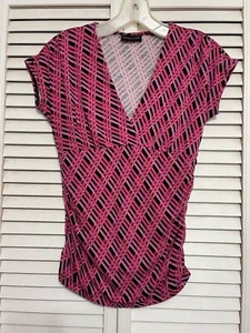 Women's New York & Company Pink & Black Geometric Print Low Cut Top (A6321) - Picture 1 of 8