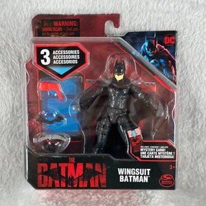 DC The Batman 4' FIGURA Traje de alas Spin Master Juguete con 3 accesorios y tarjeta de misterio - Imagen 1 de 11