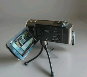 MINT! JVC Everio GZ-E-10VU HD Camcorder Black 8GB SD Battery and Charger TESTED! - Picture 1 of 5
