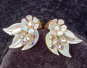 Vintage Signed SELINI Flower Clip Earrings White Enamel AB Rhinestones - Picture 1 of 7