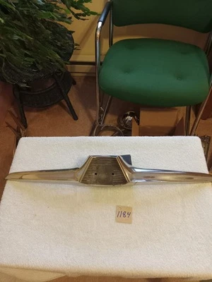 International Hood 1961 moldeado artículo 1184 Foto 1 de 4