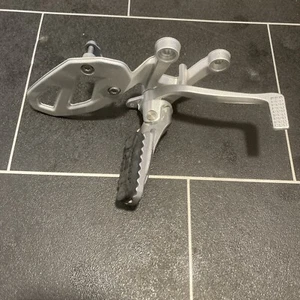 BMW S 1000XR Right side footrest pegs bracket 8553836 8553839-02 - Picture 1 of 8
