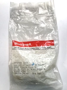 HONEYWELL #RP670A1001 PNEUMATIC SWITCHING RELAY - N.O.S. - Picture 1 of 2