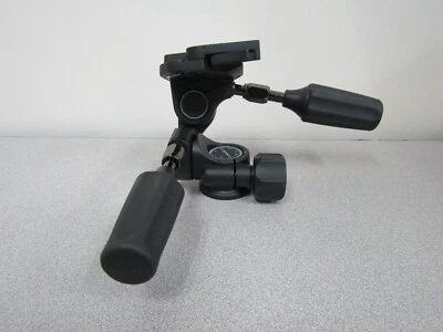 Induro PHT1 3-Way Panhead - Max Load 17.6 lb (8 kg) - Image 1 of 4