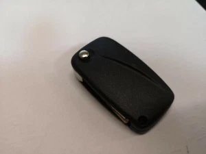 PEUGEOT FOB WILL REQUIRE CODING GENUINE NEW - Picture 1 of 4