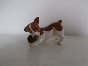 VINTAGE BESWICK BROWN AND WHITE TERRIER DOG WITH A BALL PORCELAIN FIGURINE RARE - Picture 1 of 11